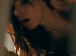 Очаровательная крошка первый раз занимается сексом со своим другом