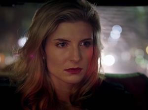 Молодая красотка принимает душ и готовится к приходу любовника