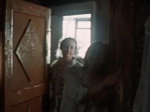 Игривая красотка соблазняет своего нового друга