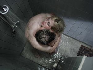 Похотливая красотка занимается диким сексом в душе