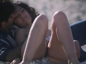 Две пары трахаются на диком пляже