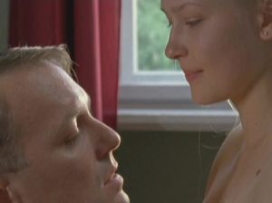 Вояка избил свою беременную служанку