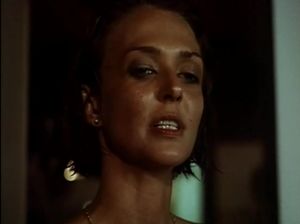 Хитрая девка расправилась со своим врагом