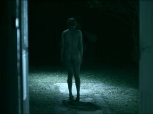 Сексуальная девка занимается с мужем сексом на кухне