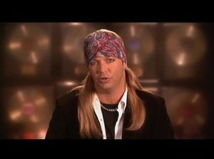 Пышногрудая блонда танцует стриптиз на шоу «Рок любви»