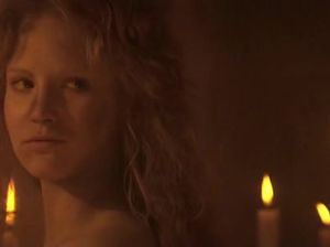 Красивая молоденькая девчонка трахается с бандитом