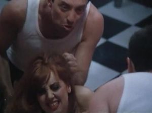 Выебал шлюшку на полу в ванной