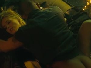 Известную актрису грязно трахают наркоманы