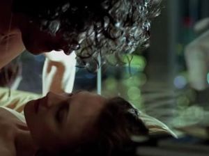 Нимфоманка соблазнила нового друга и затащила в постель