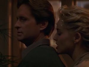 Шэрон Стоун светит голыми сиськами