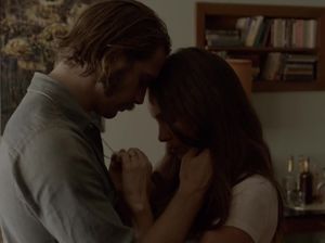 Муж вернулся с войны к жене