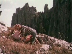 Парень оказался на необитаемом острове с девкой и стал к ней приставать