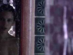 Девушка принимает душ и мечтает о сексе