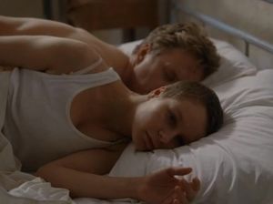 Муж с женой играют в ролевые игры