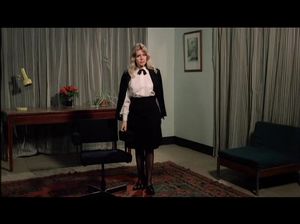 Красивая блондинка пытается получить роль в фильме