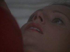 Швейцар силой выебал сексуальную девственницу