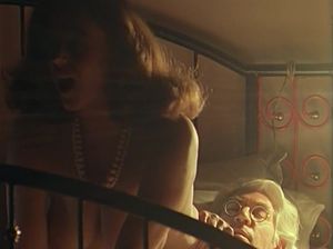 Трахается с мужем, рассказывая ему о любовнике