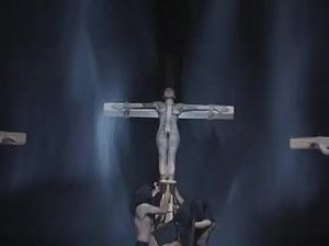 Татуированная азиатка испытывает на себе БДСМ