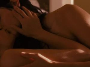 Лучшие подружки проснулись голыми в одной постели