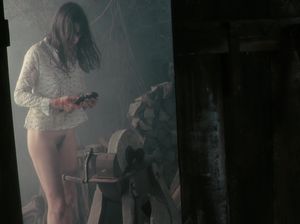 Сумасшедшая девка издевается над мужем