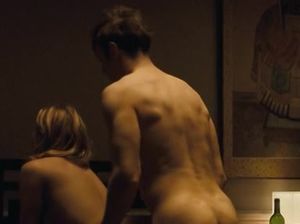 Засадил сзади схватив за волосы