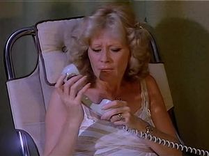 Связанный мужик смотрит, как лесбиянки занимаются любовью