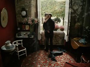 Молодая девушка соблазняет взрослого мужчину