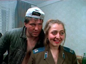 Не дает пьяному мужику развлечься со шлюхами