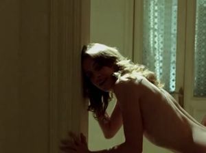 Юная шалунья познает радости секса