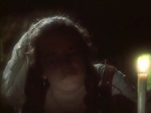 Мужик страстно овладел деревенской бабой сзади