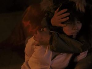 Маньяк извращенец выпорол сексуальную брюнетку