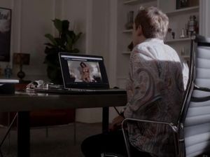 Чувак дрочит на секс чат