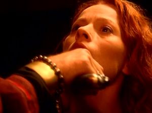 Героиня пытается проникнуть в тайное братство