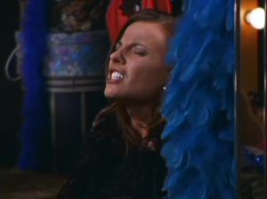 Парень спрятался в шкафу, чтоб понаблюдать за возбужденной красоткой