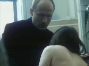 Женщина не хочет покидать постель своего любовника