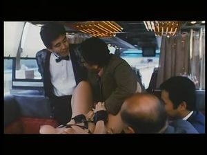 Развратные японцы издеваются над связанными девками