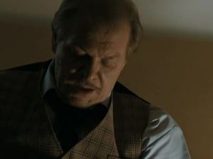 Мужчина заставил молоденькую девицу отсосать ему член