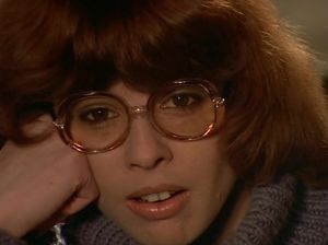 Госпожа дрочит разными овощами перед рабом