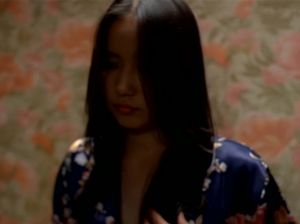 Голые шлюхи расхаживают перед клиентами