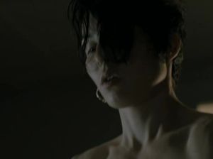 Эмо девочка разбудила взрослого мужчину, чтоб заняться сексом