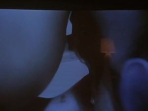 Мужик перевозбудился от фильма и стал приставать к жене