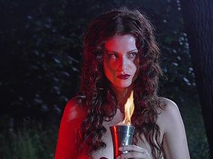 Голые ведьмы слетаются на шабаш