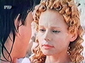 Опытная цыпочка соблазняет парня на берегу моря