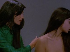 Девушка попала в руки к развратной лесбиянке