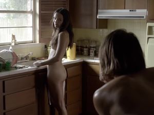 Джоди Бальфур светит своими прелестями