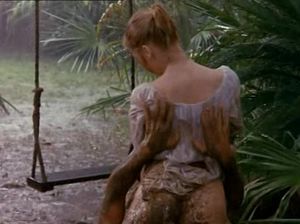 Дикий секс в грязи под дождем