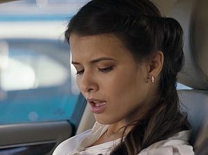 Парочка доводит друг друга до оргазма руками