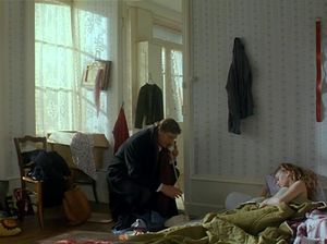 Девочка подросток сверкает голыми прелестями перед учителем