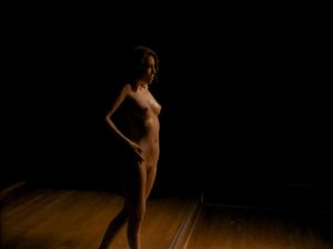 Малышка заводит публику эротическим танцем