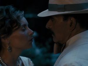 Леди засунула руку мужчины себе в трусики